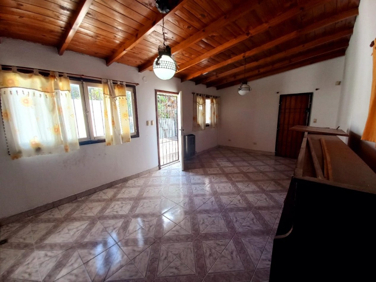 Casa de 3 ambientes mas departamento de 3 ambientes
