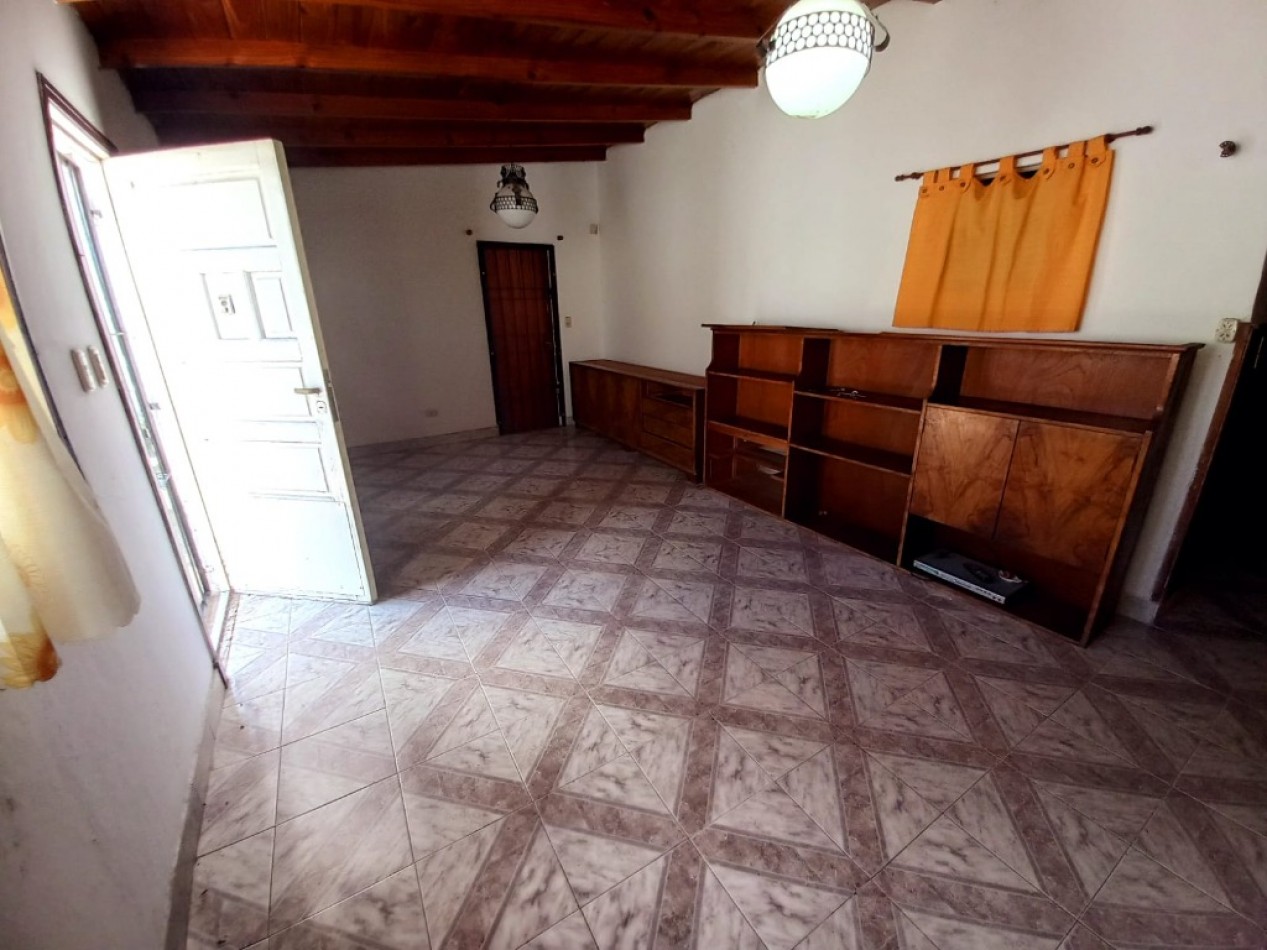 Casa de 3 ambientes mas departamento de 3 ambientes
