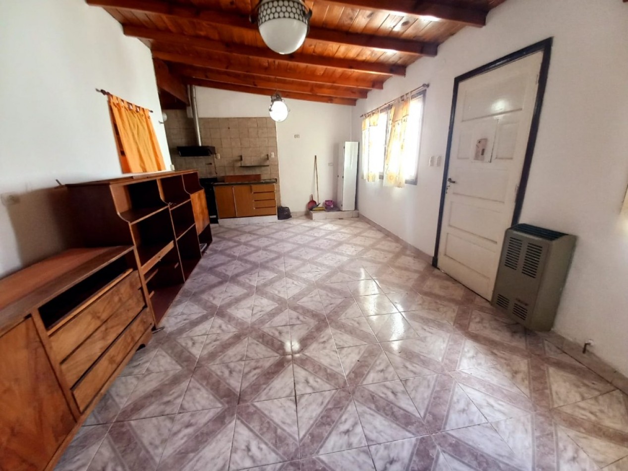 Casa de 3 ambientes mas departamento de 3 ambientes
