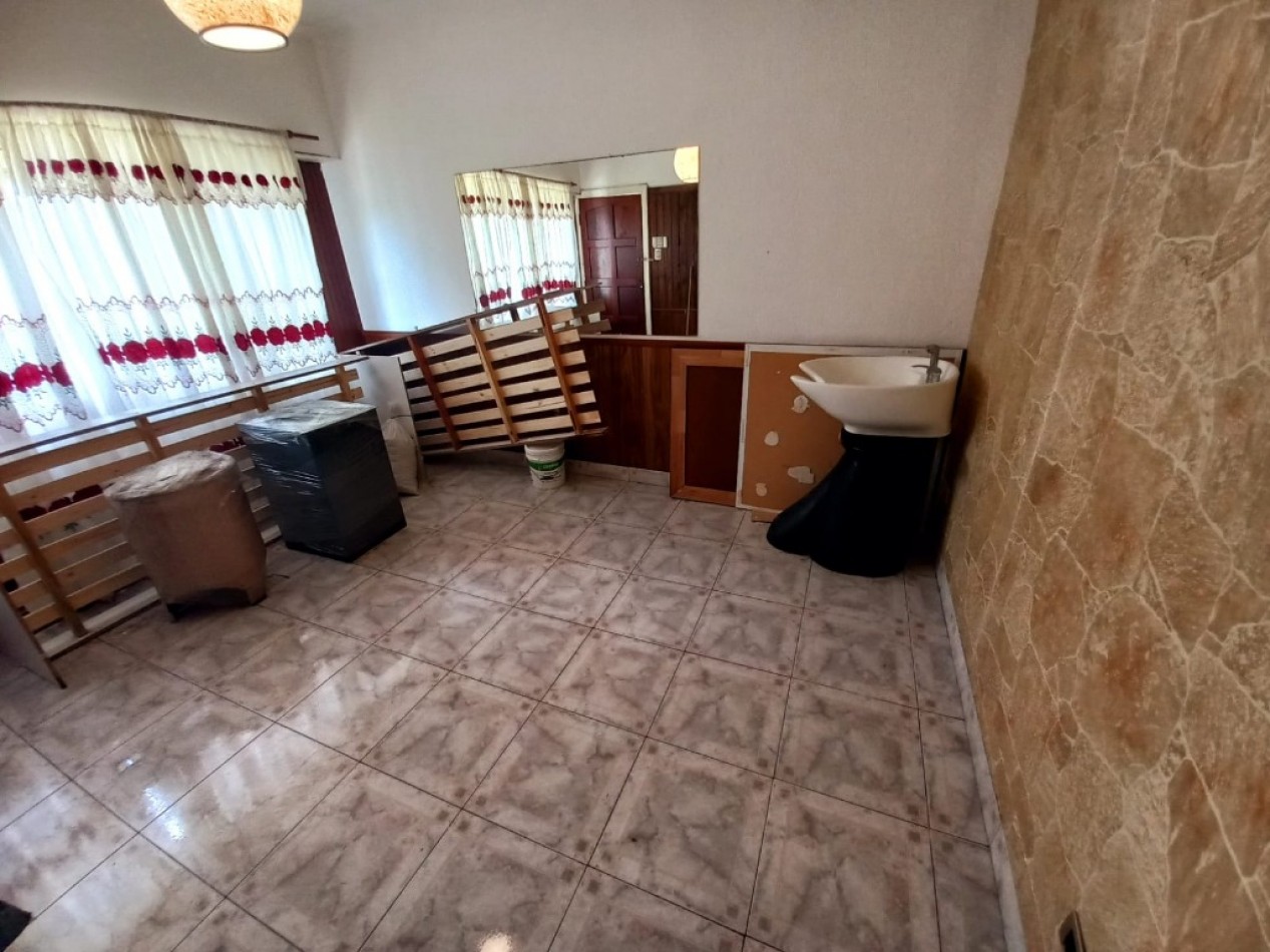Casa de 3 ambientes mas departamento de 3 ambientes