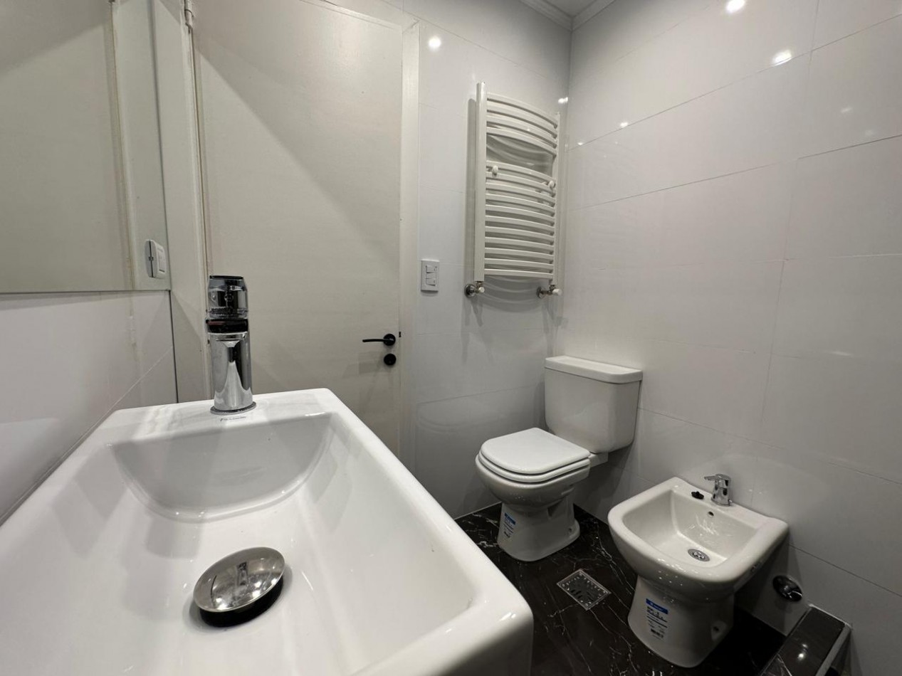 Departamento 3 ambientes a la calle con balcon