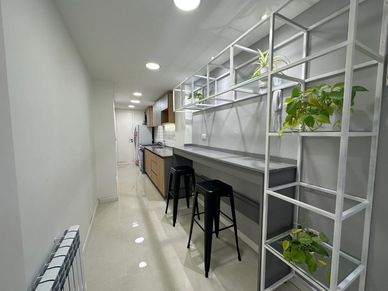 Departamento 3 ambientes a la calle con balcon