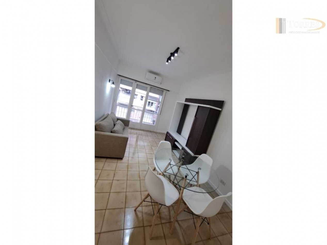 VENTA DEPARTAMENTO DE 2 AMB A LA CALLE CON BALCON