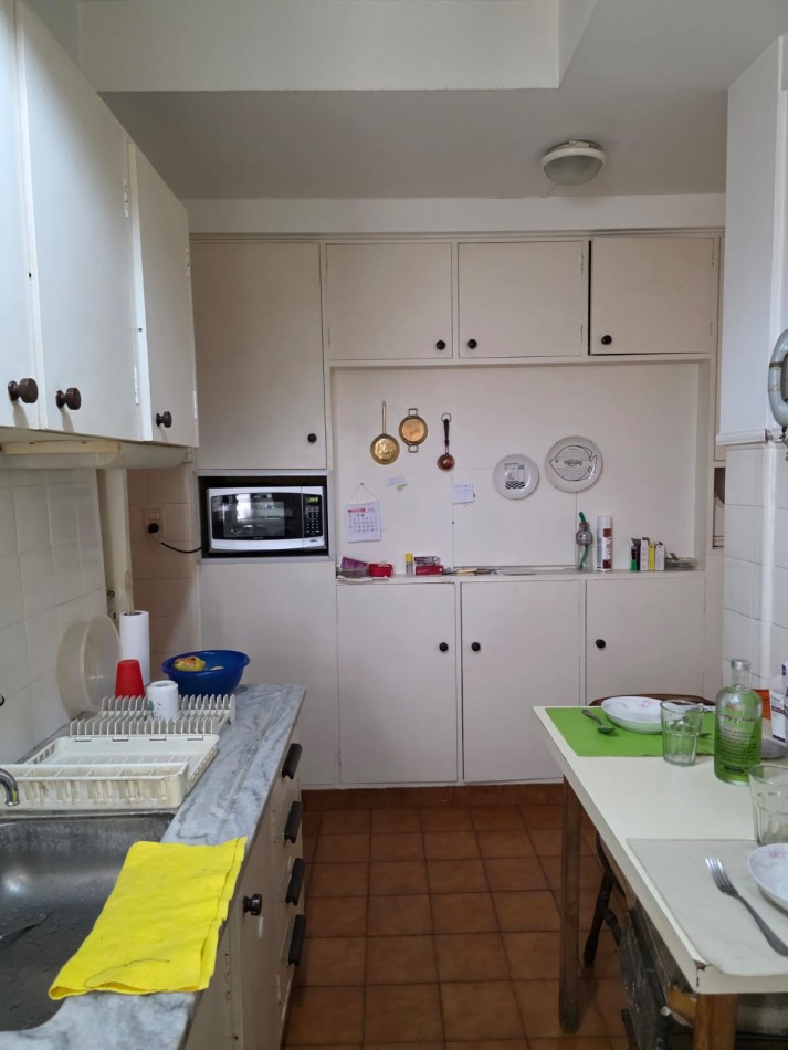 Piso 3 ambientes con dependencia a la calle con balcon