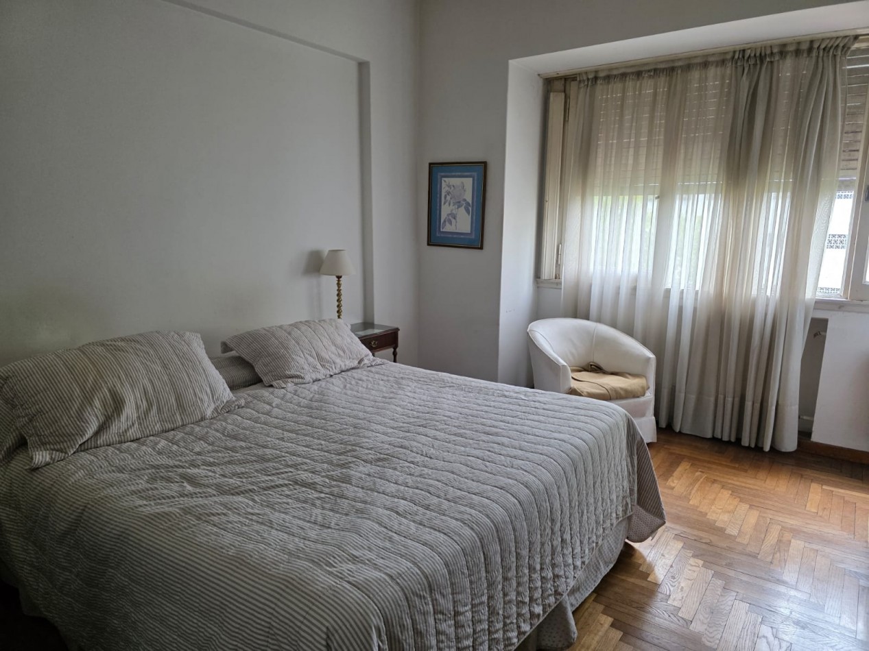 Piso 3 ambientes con dependencia a la calle con balcon