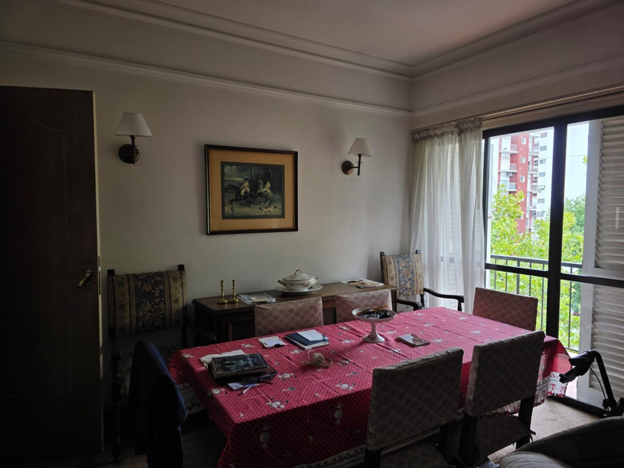 Piso 3 ambientes con dependencia a la calle con balcon