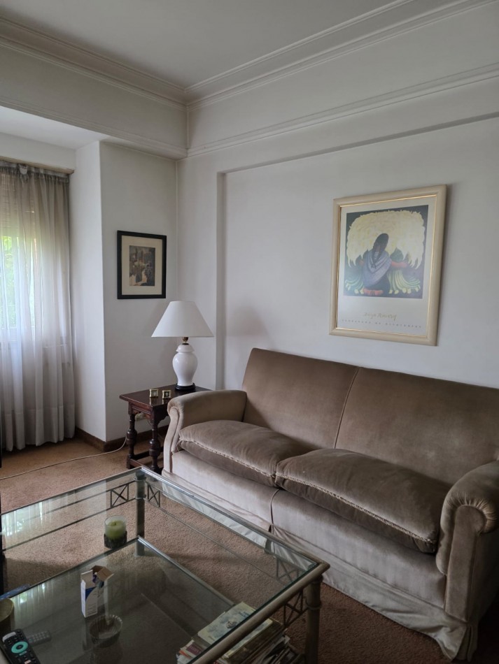 Piso 3 ambientes con dependencia a la calle con balcon