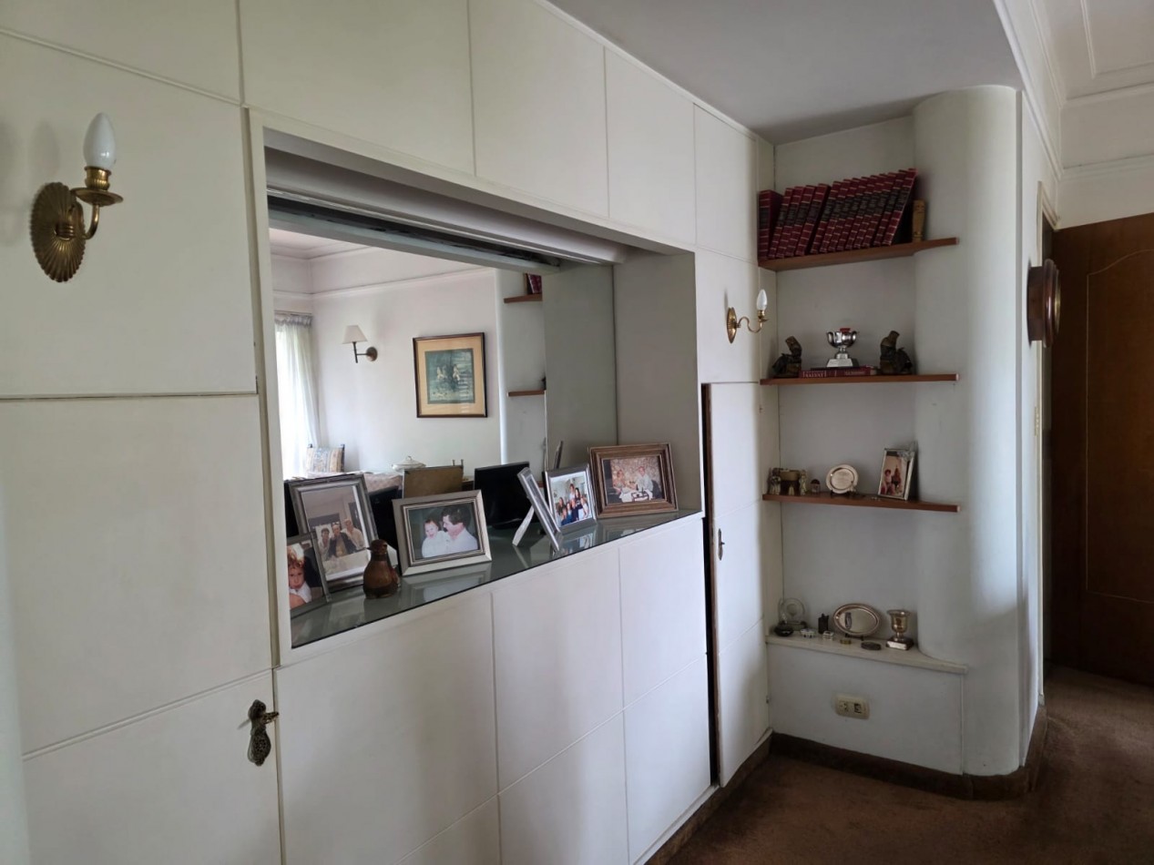 Piso 3 ambientes con dependencia a la calle con balcon
