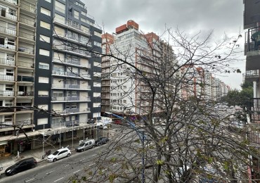 Departamento 3 ambientes a la calle con balcon