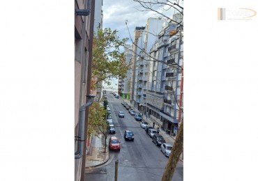 VENTA DEPARTAMENTO DE 2 AMB A LA CALLE CON BALCON