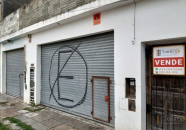 LOSA DE 150 m2 con dos locales